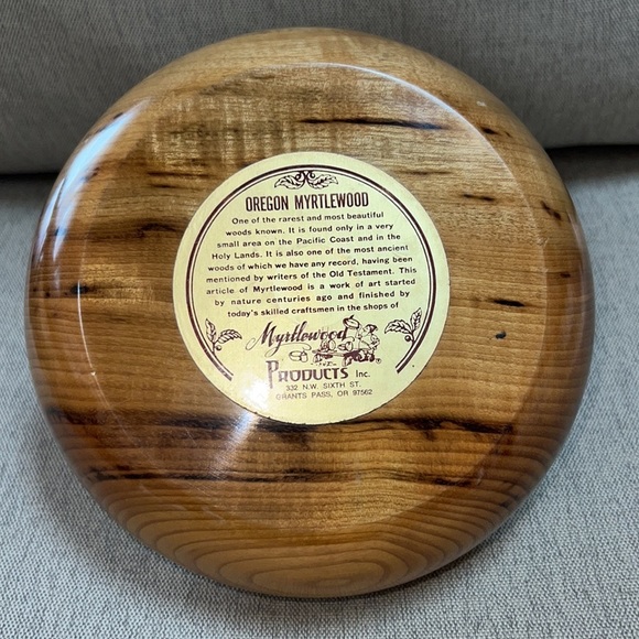 Vintage  Myrtlewood Candy/Nut dish with center handle - Picture 8 of 8